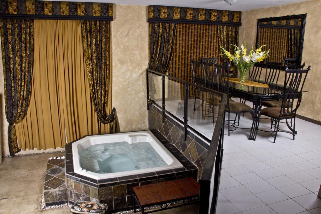 Fa'Trez Guest House&Spa Pretoria-Noord Extérieur photo