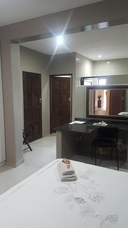 Fa'Trez Guest House&Spa Pretoria-Noord Extérieur photo