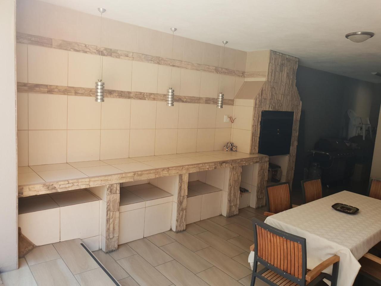 Fa'Trez Guest House&Spa Pretoria-Noord Extérieur photo